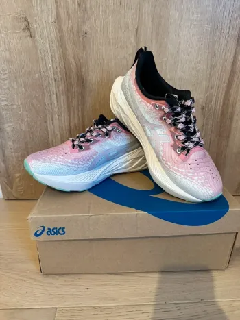 Asics Novablast 4 bike usato — immagine 2 di 3