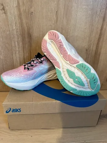 Asics Novablast 4 bike usato — immagine 3 di 3