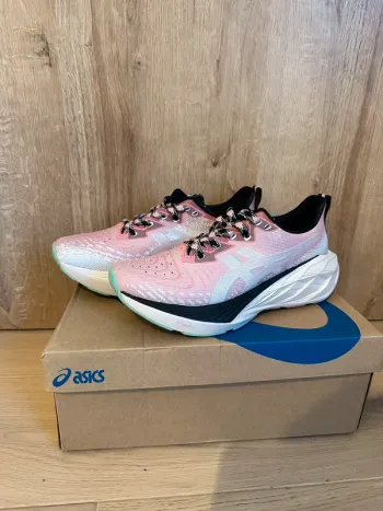 Asics Novablast 4 Running Shoes usato