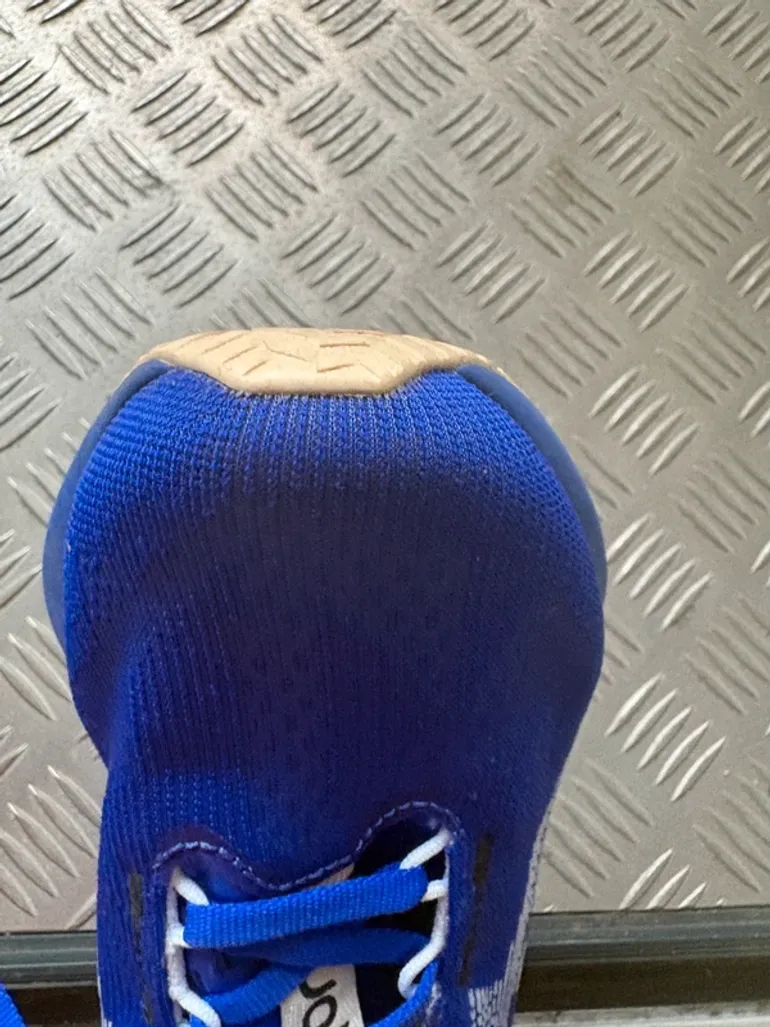 Used Asics Novablast 5 bike — image 9 of 11