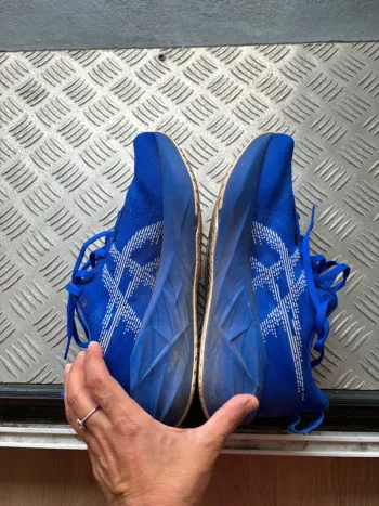 Used Asics Novablast 5 bike — image 3 of 11