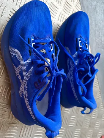 Used Asics Novablast 5 bike — image 2 of 11