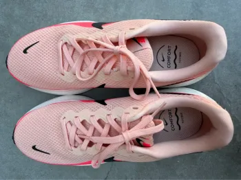Used Nike Running Shoes bike — image 3 of 4
