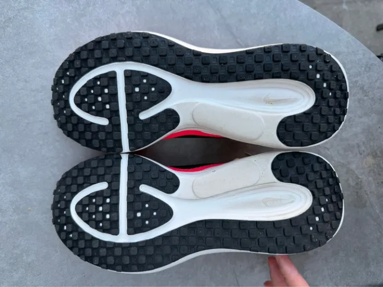 Used Nike Running Shoes bike — image 2 of 4