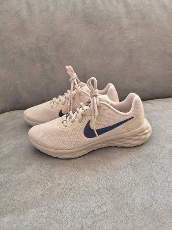 Używany Nike Revolution Next Nature Running Shoes