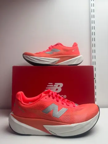 Tweedehands New Balance FuelCell Rebel v5 Running Shoes