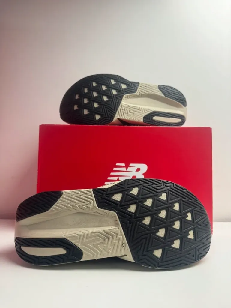 Gebrauchtes New Balance FuelCell Rebel v5 bike — Bild 2 von 3