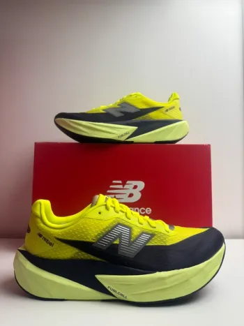 Käytetty New Balance FuelCell Rebel v5 Running Shoes