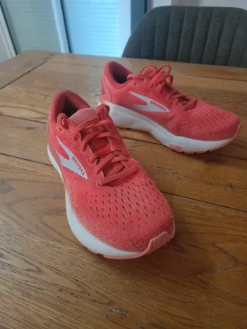 Käytetty Brooks Ghost 16 Running Shoes