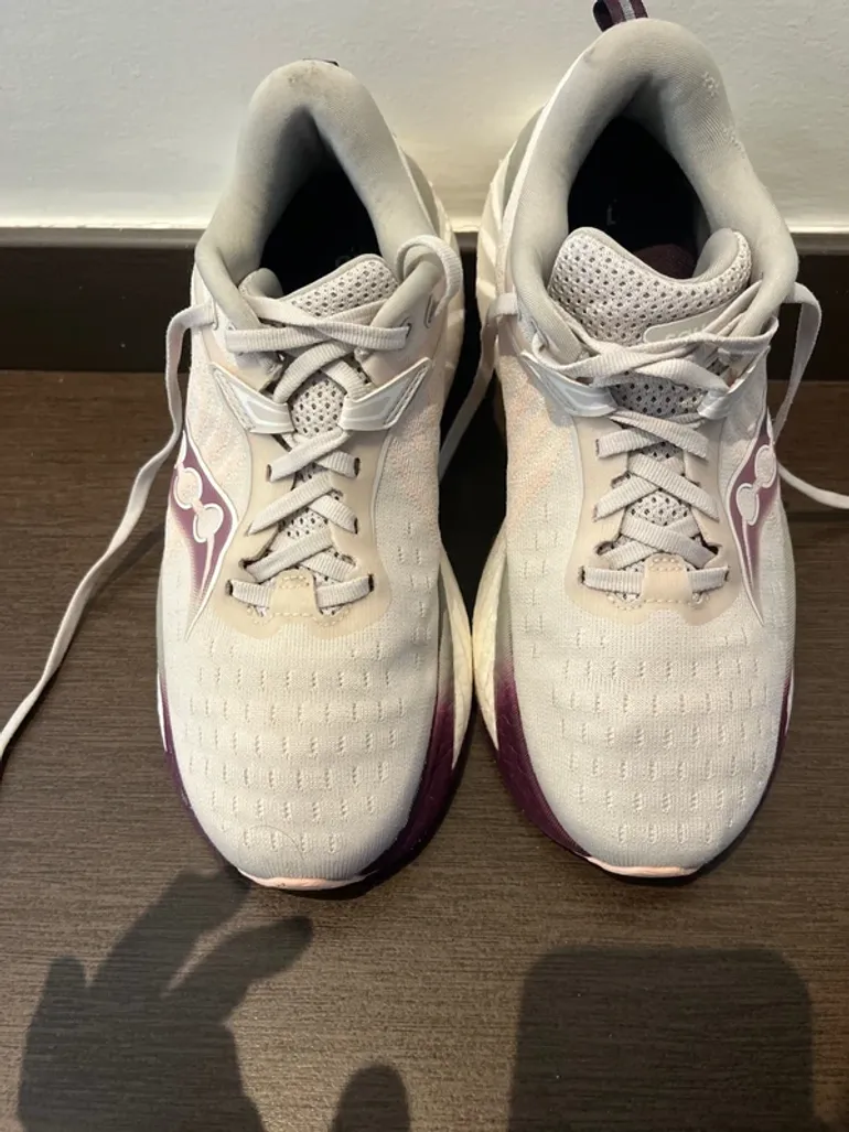 Used Saucony Running Shoes bike — image 3 of 7