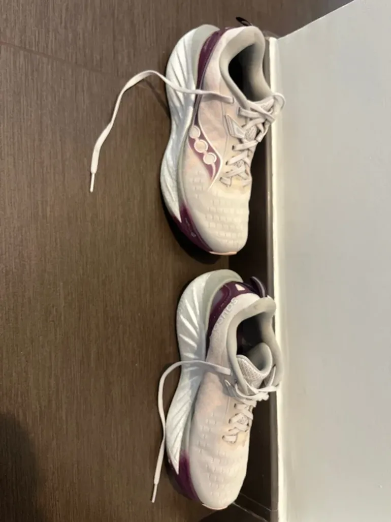Used Saucony Running Shoes bike — image 4 of 7