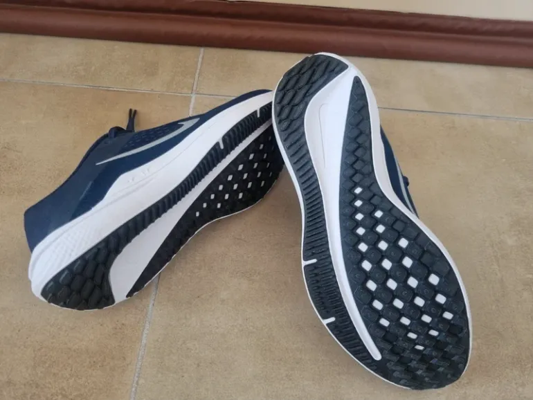 Nike Winflo 10 bike usato — immagine 3 di 5