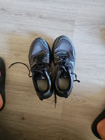 Used New Balance Hierro V8 Running Shoes