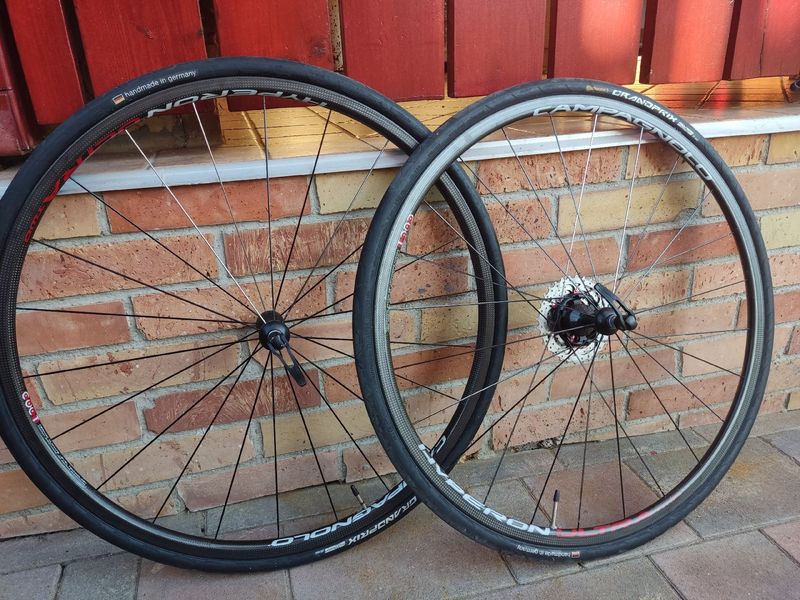 Käytetty Campagnolo Hyperon Ultra Two Carbon Clincher Wheelset Wheels