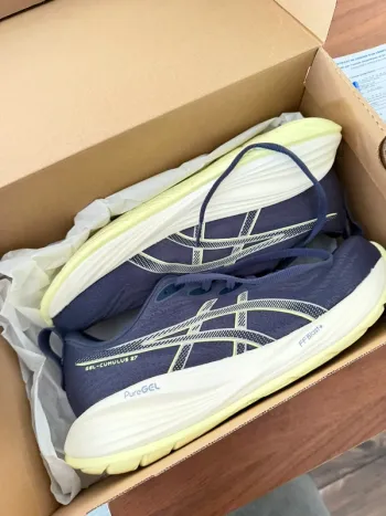 Asics Gel-Cumulus 27 Running Shoes usato