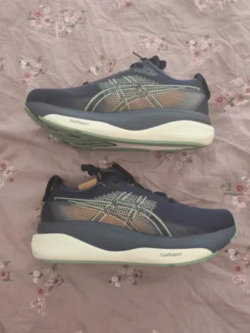 Used Asics Gel Kayano 33 Running Shoes
