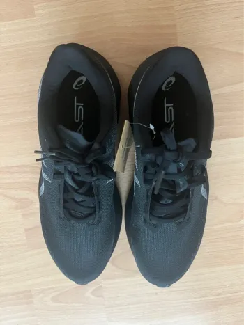 Used Asics Novablast 6 bike — image 3 of 12