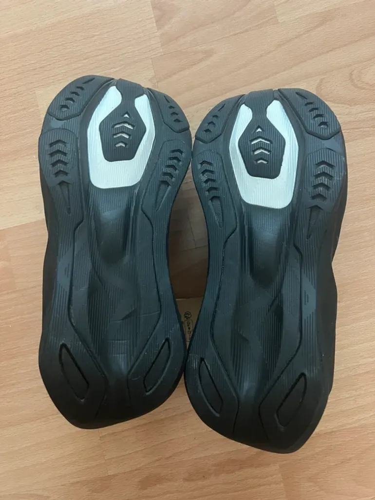 Used Asics Novablast 6 bike — image 10 of 12