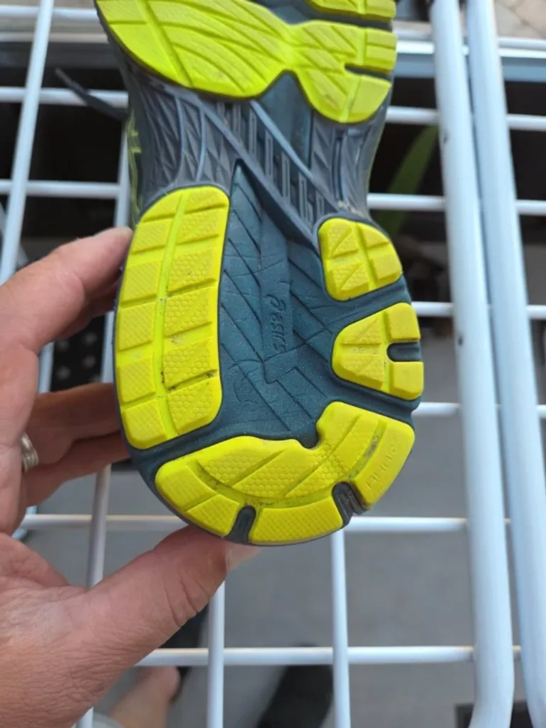 Used Asics GT-2000 bike — image 2 of 15