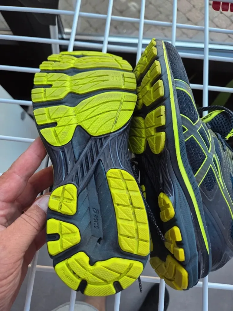 Used Asics GT-2000 bike — image 5 of 15