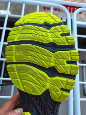Used Asics GT-2000 Running Shoes