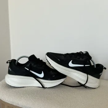 Nike Vomero 18 bike usato — immagine 6 di 9