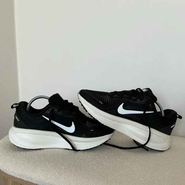 Nike Vomero 18 bike usato — immagine 6 di 9