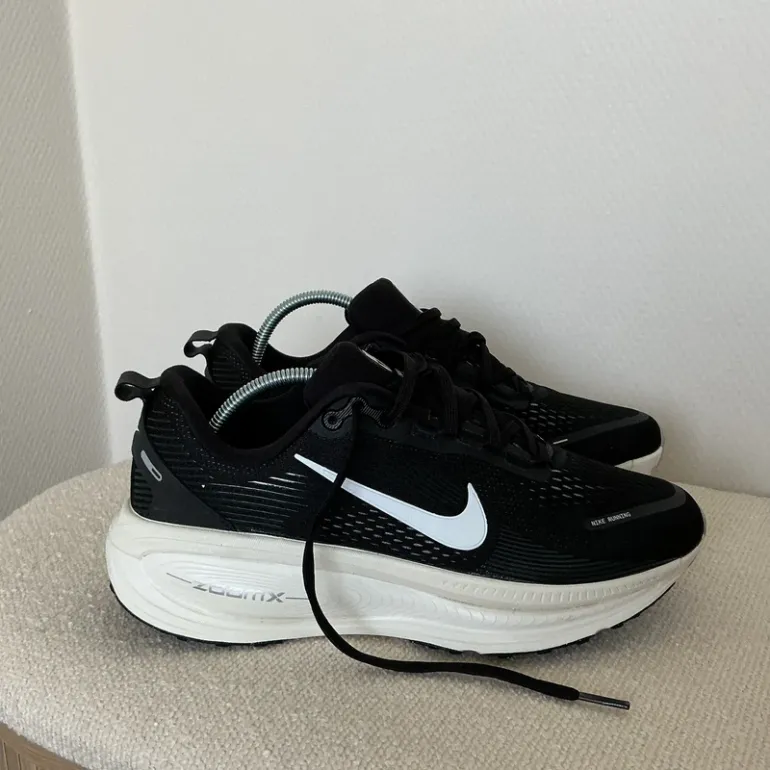 Nike Vomero 18 bike usato — immagine 4 di 9