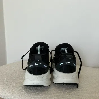 Nike Vomero 18 bike usato — immagine 5 di 9