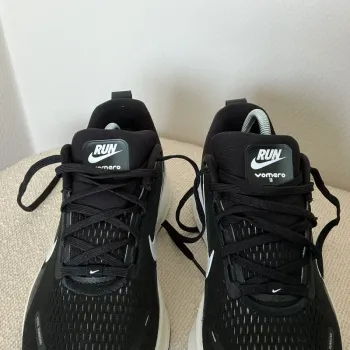 Nike Vomero 18 bike usato — immagine 3 di 9