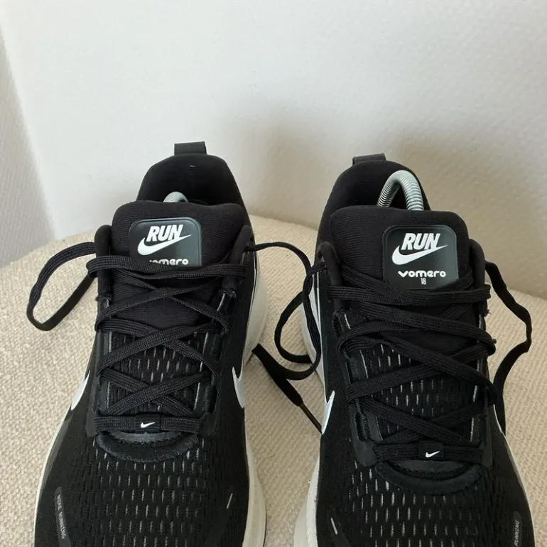 Nike Vomero 18 bike usato — immagine 3 di 9