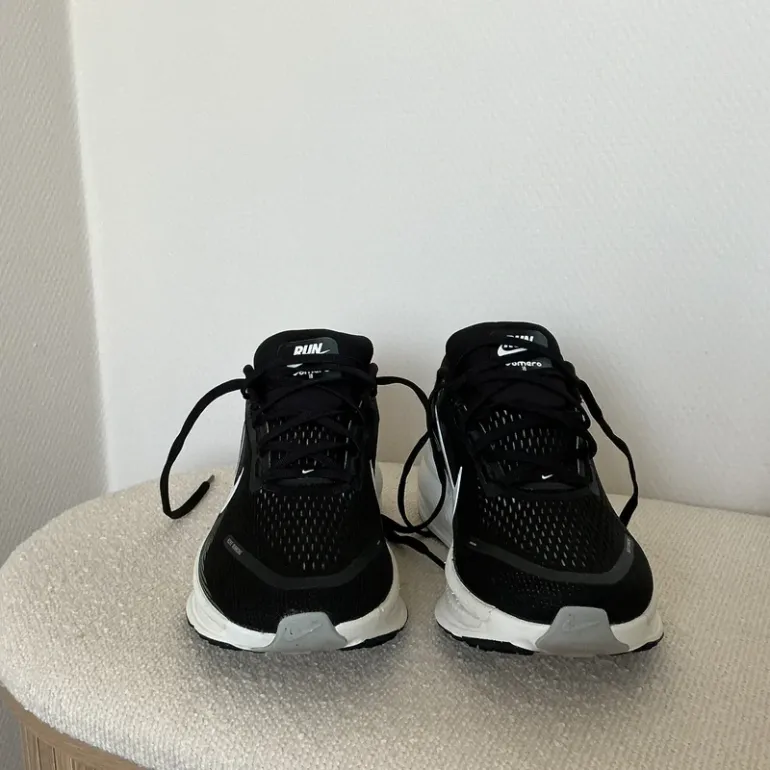 Nike Vomero 18 bike usato — immagine 2 di 9