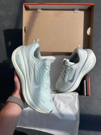 Nike Vomero Plus Running Shoes usato