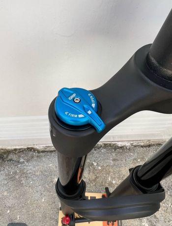 Used Fox 38 Float 2025 bike — image 2 of 4