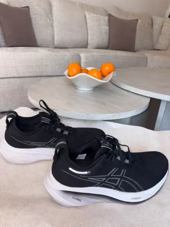 Used White Gel-Nimbus 26 Running Shoes