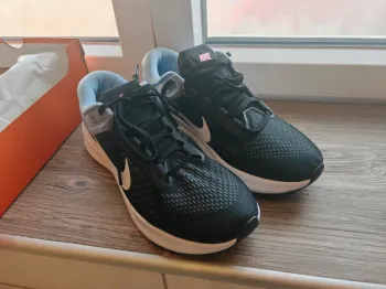 Nike Air Zoom Structure 24 Running Shoes usato