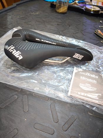 Tweedehands Selle Italia Gel Superflow Diva Saddles & Seatposts