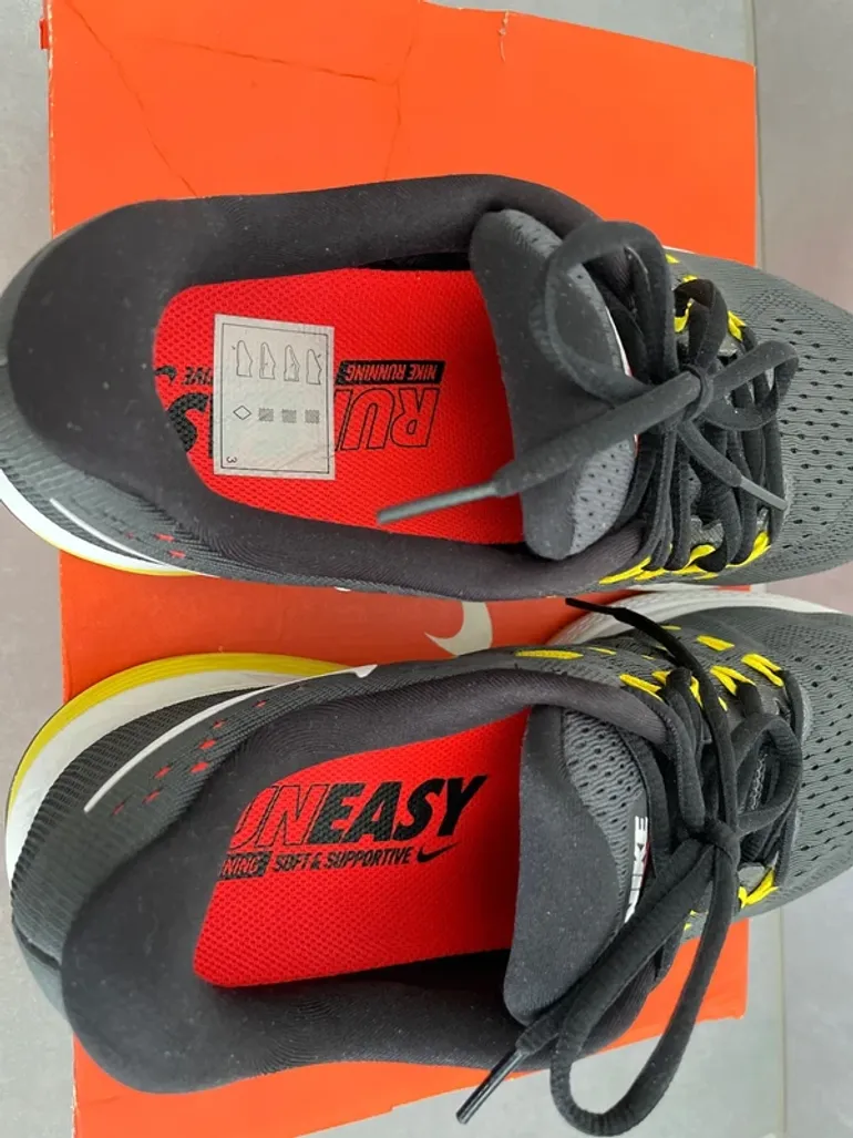 Nike Air Zoom Vomero bike usato — immagine 2 di 9