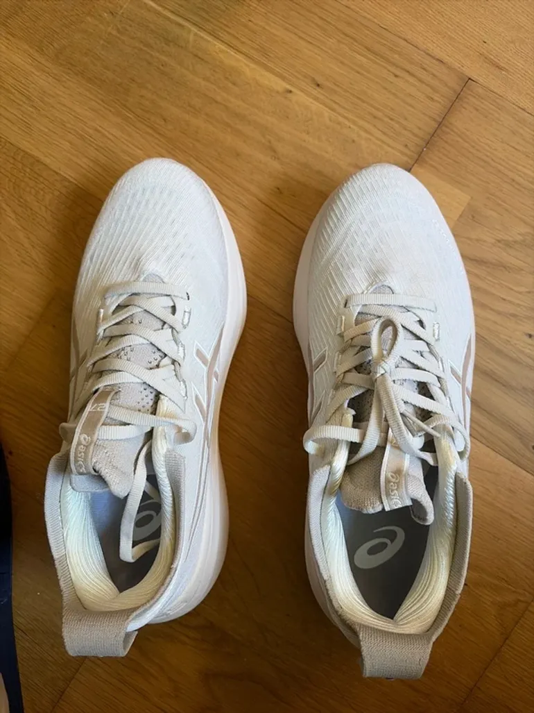 Tweedehands Asics Nimbus 27 bike — afbeelding 3 van 4