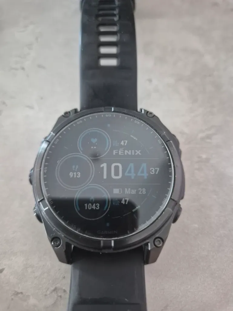 Garmin fenix 8 solar sapphire titane bike d'occasion — image 2 sur 4