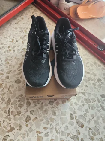 Gebrauchtes Asics GT-2000 14 Running Shoes