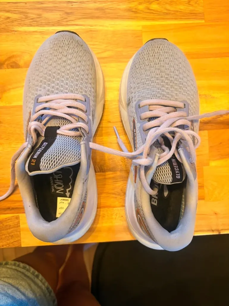 Used Brooks Running Shoes bike — image 3 of 4