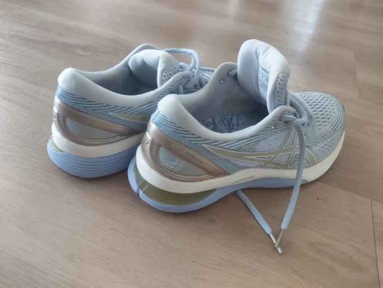 Used Asics Gel Nimbus 21 bike — image 3 of 5