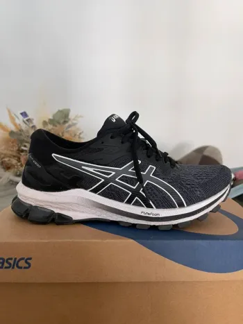 Gebrauchtes White GT-1000 10 Running Shoes