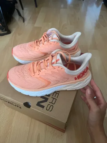 Used Hoka Arahi 5 Running Shoes