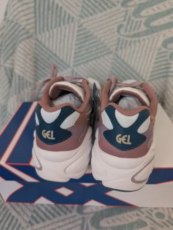 Used Asics Gel bike — image 2 of 7