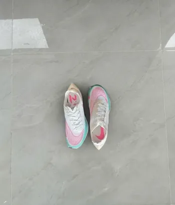 Used Nike ZoomX Vaporfly NEXT% 2 bike — image 2 of 4