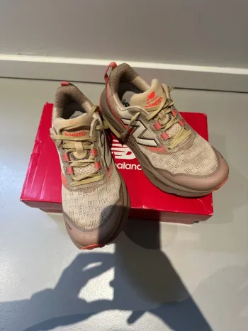 Used New Balance Hierro V9 bike — image 5 of 7