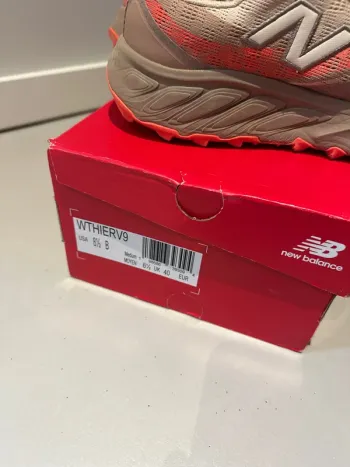 Used New Balance Hierro V9 bike — image 6 of 7