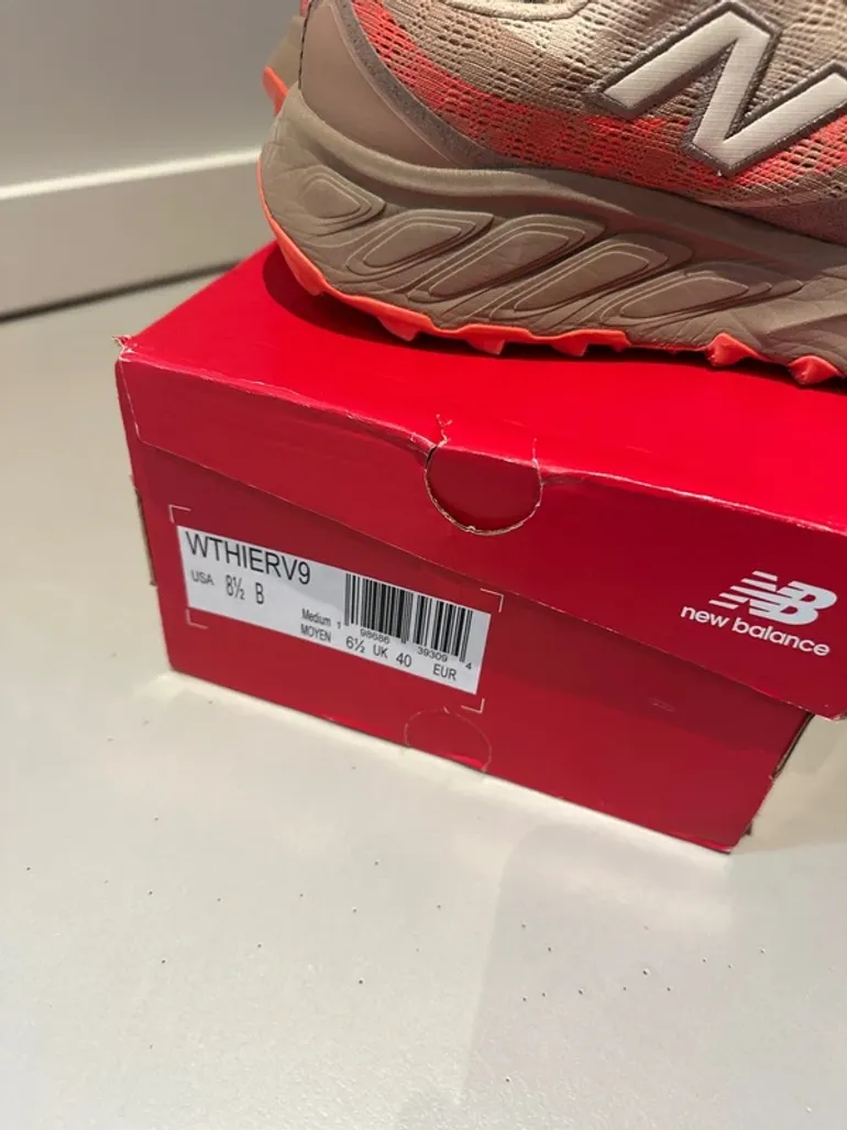 Used New Balance Hierro V9 bike — image 6 of 7